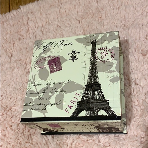 Paris themed room decor, with storage - Picture 1 of 6